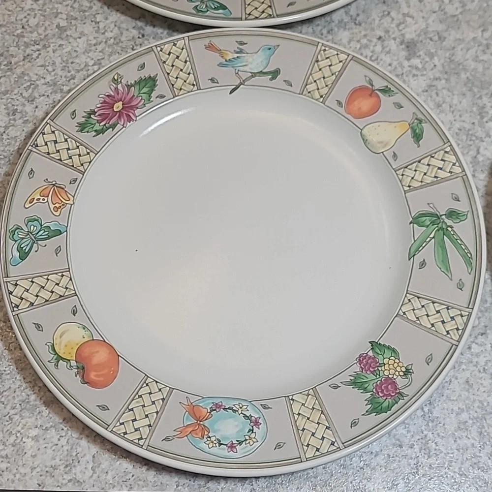 Mikasa Intaglio Set of 4 CAA31 SummerJewels Dinner Plates